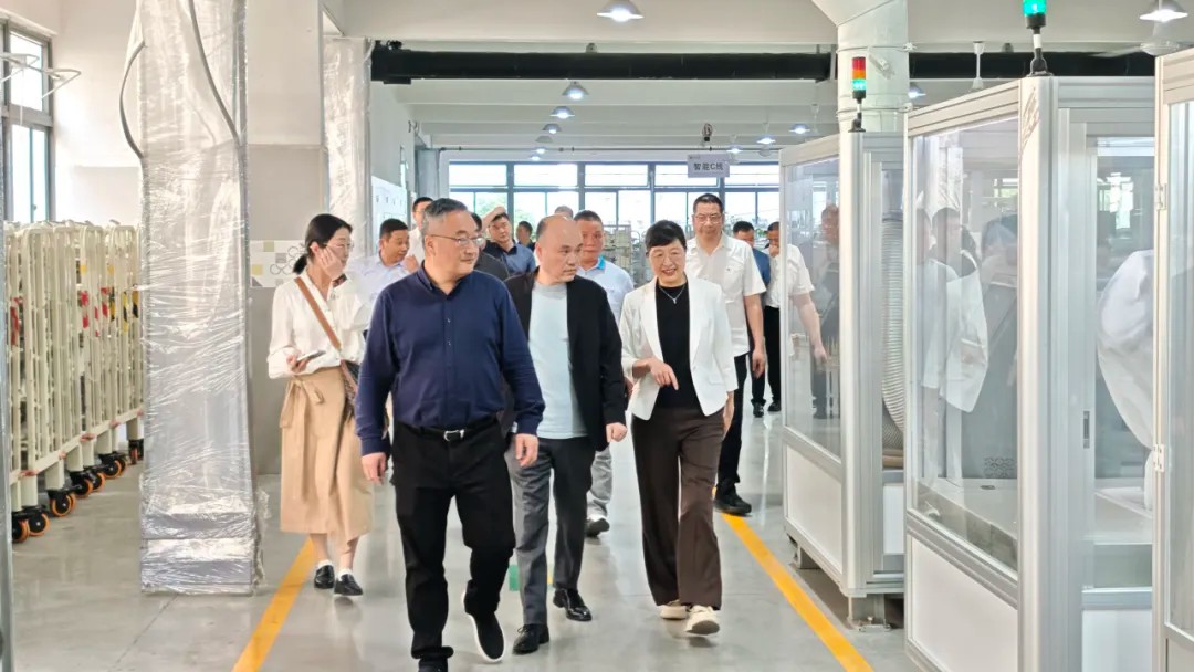 市人大常委会副主任、市鞋业产业链副链长张洪国调研温州鞋业