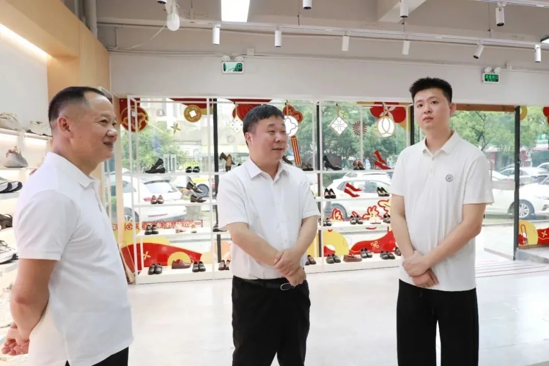 鹿城区委书记白洪楞专题调研鞋产业链发展工作