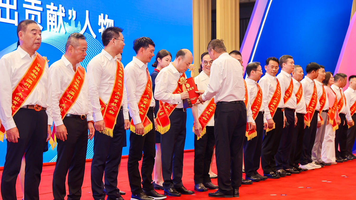 温州鞋 行世界 | “中国鞋都·杰出贡献”人物揭晓